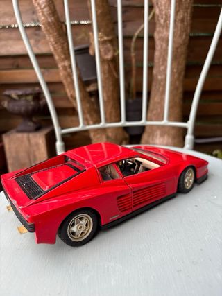 Maqueta Ferrari Testarossa 1984 1:18