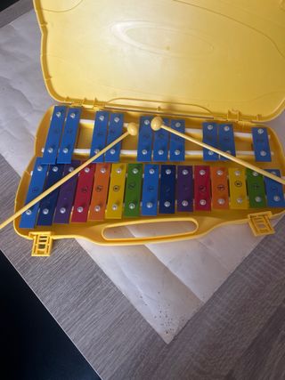 Carrillon de musica amarillo para niños