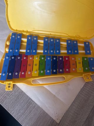 Carrillon de musica amarillo para niños