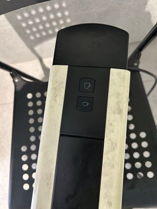 Cafetera Nespresso Blanca y Negra