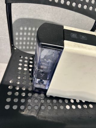 Cafetera Nespresso Blanca y Negra