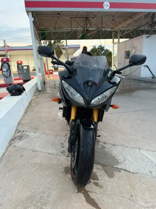 Yamaha FZ8 Negra