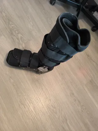Bota de rehabilitación ajustable