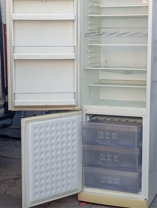 Nevera blanca con congelador