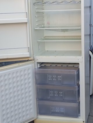 Nevera blanca con congelador