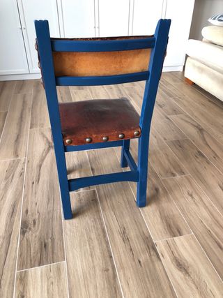 Cuatro Sillas de madera y cuero