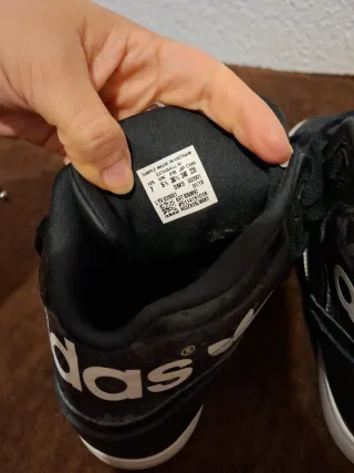 Botines Adidas Negros y Blancos