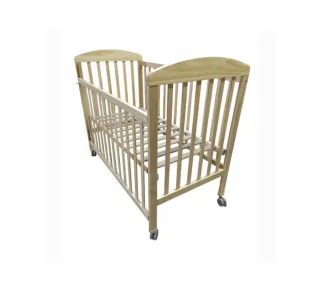 Cuna de madera con ruedas