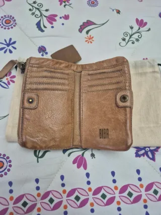 Cartera Biba tachuelas doradas y plateadas