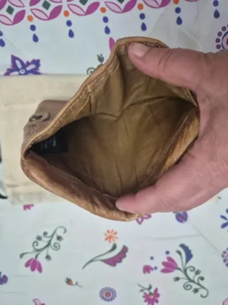 Cartera Biba tachuelas doradas y plateadas