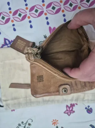 Cartera Biba tachuelas doradas y plateadas