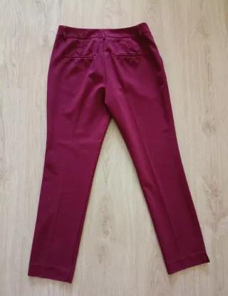Pantalón granate Stradivarius