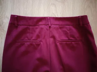 Pantalón granate Stradivarius