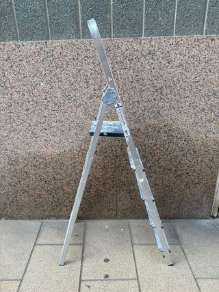Escalera aluminio plegable 5 peldaños