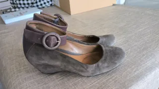 Zapatos de ante grises para mujer