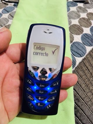 Nokia 8310 Azul y Blanco