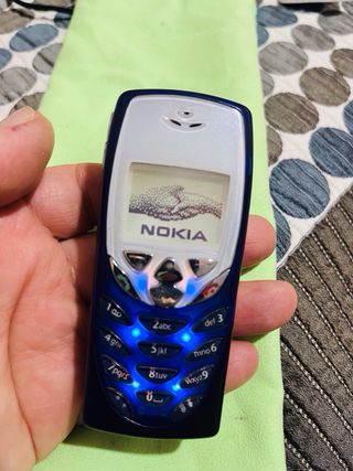 Nokia 8310 Azul y Blanco
