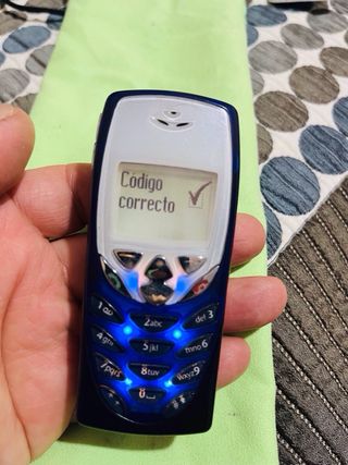 Nokia 8310 Azul y Blanco