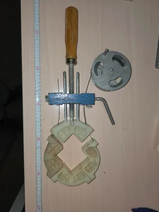 Sargento carpintero con mango de madera