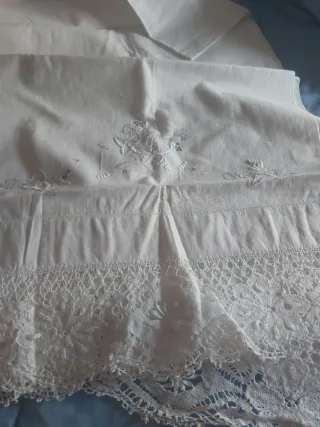 Juego sábanas bordadas y bolillos