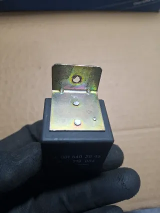 Relè original Mercedes vito w638 0015402045