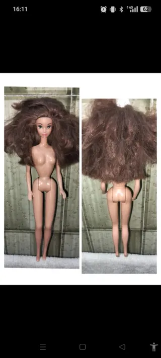 Bambola Barbie con vestito giallo