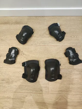 Conjunto patinaje: patines, protecciones y bolsa