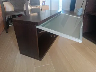 Vitrina de madera y cristal