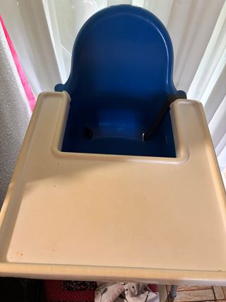 Trona IKEA azul y blanca