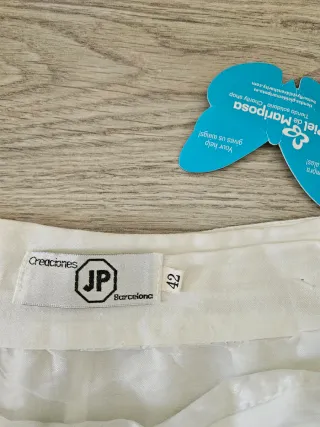 Falda blanca bordada talla 42 sin estrenar