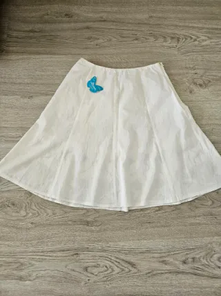 Falda blanca bordada talla 42 sin estrenar