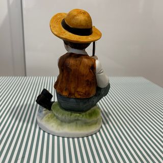 Figura niño pescador,cerámica.