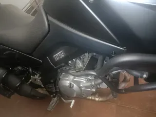 Suzuki V-Strom 650 Negra