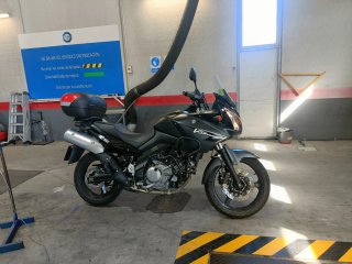 Suzuki V-Strom 650 Negra