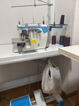 Máquina de coser JACK casi nueva