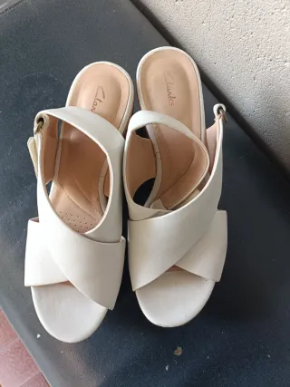 Sandalias Clarks Cuña Blancas Beige