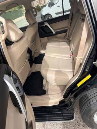 Toyota Land Cruiser 2012