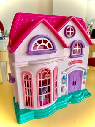 Casa de muñecas rosa