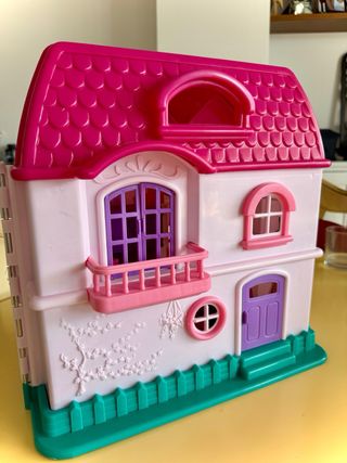 Casa de muñecas rosa
