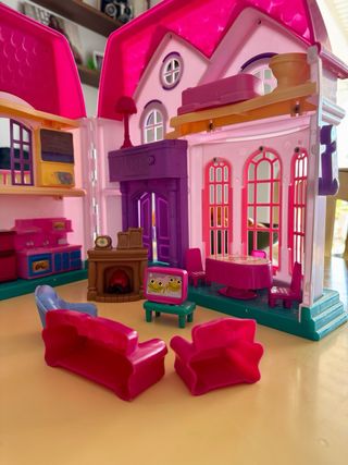 Casa de muñecas rosa