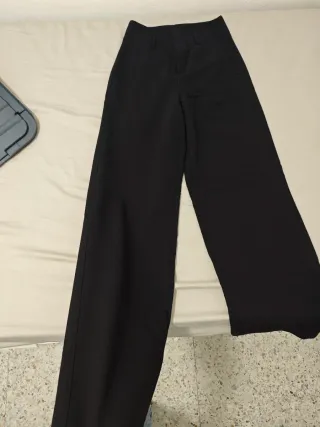 Pantalón de vestir negro con pinzas