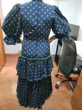 Vestido de gitana azul con lunares verdes