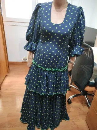 Vestido de gitana azul con lunares verdes