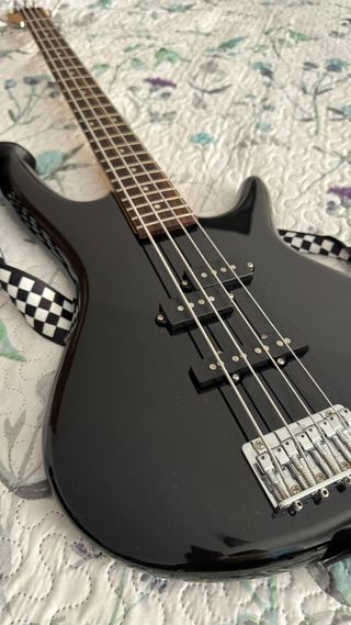 Bajo Eléctrico Ibanez GSRM20-BK 4 Cuerdas