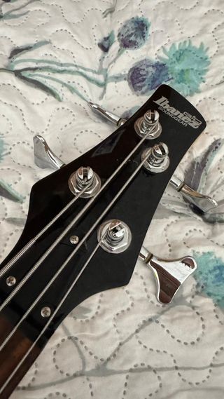Bajo Eléctrico Ibanez GSRM20-BK 4 Cuerdas