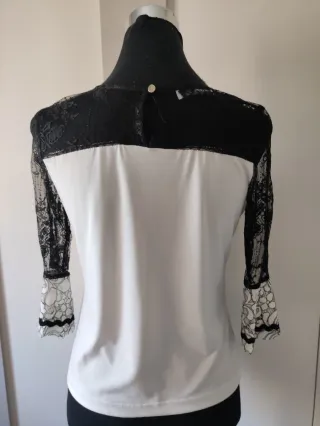 Blusa negra y blanca con encaje