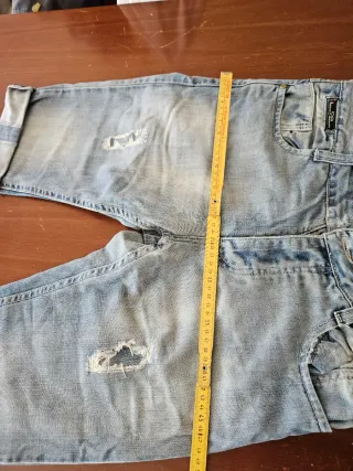 Jeans DeG strappati corti