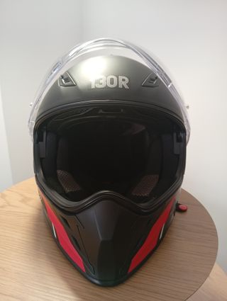 Casco de moto negro 130R