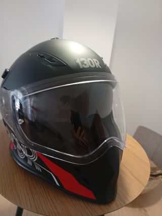 Casco de moto negro 130R