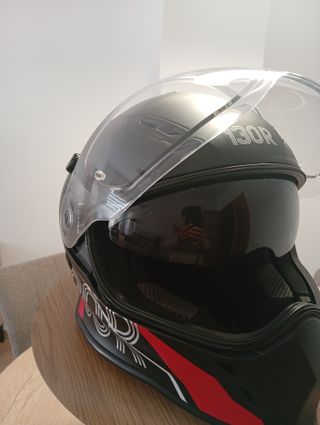 Casco de moto negro 130R